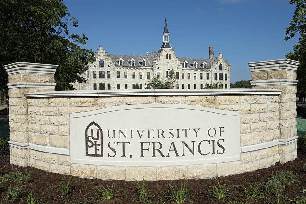 University month. University of St. Francis. Francis College. St Francis College. Джолиет город.